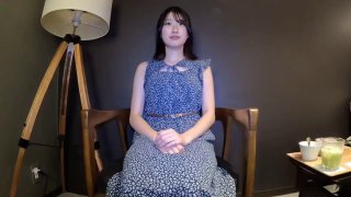 高颜值极品兼职大学美女酒店援交顾客要价太贵了,1000元还必须要戴着套才能干,长得漂亮操逼都贵.国语对白!